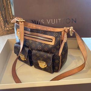 Authentic pre-owned Louis Vuitton Hudson crossbody monogram bag / purse